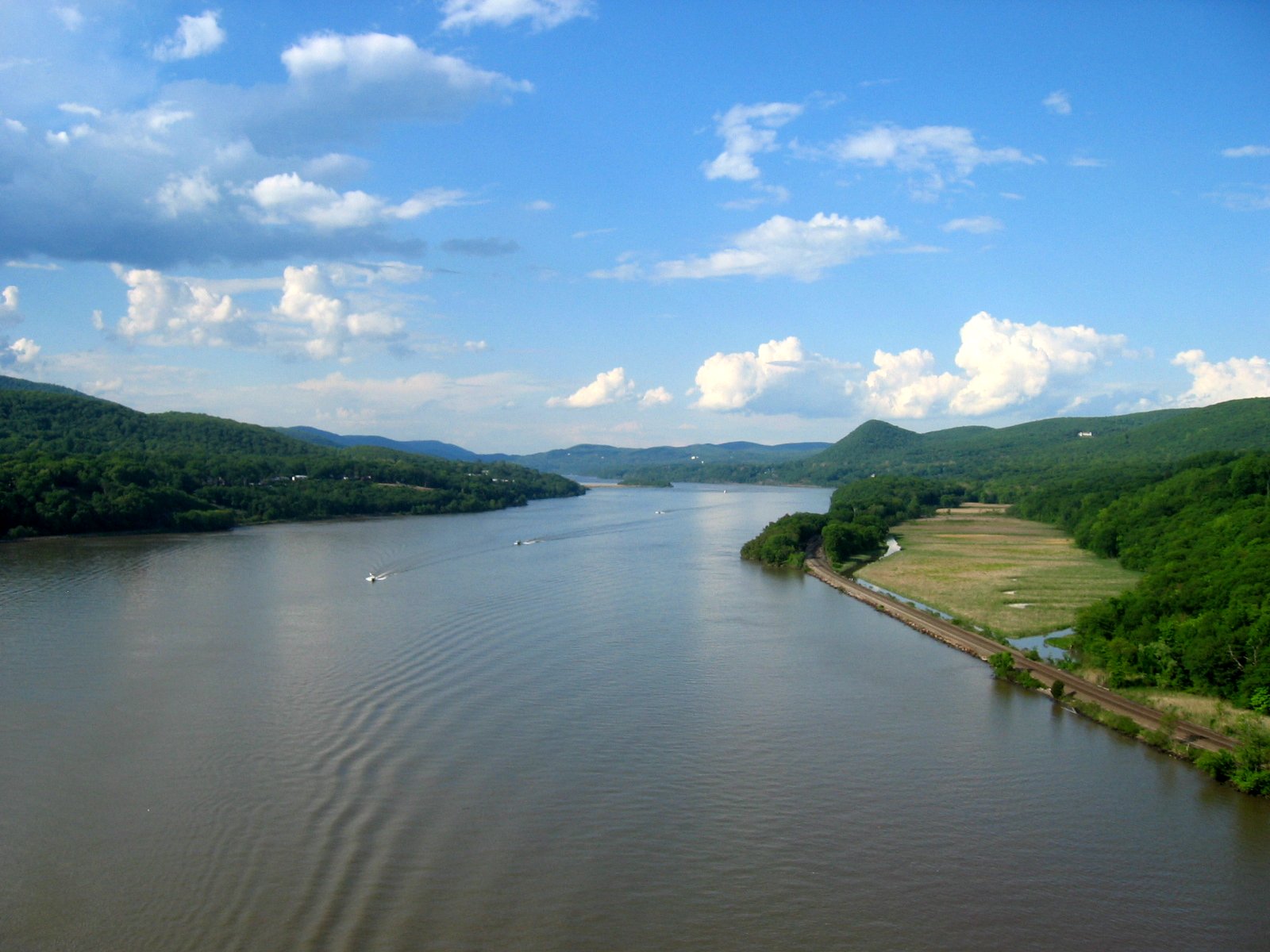 Historical photographic dossier for Disappearance of Sneha Anne Philip: Hudson river from bear mountain bridge.jpg